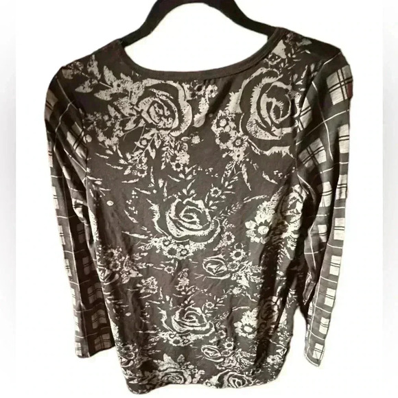 Lularoe medium black & grey floral and plaid long sleeve Lynnae top. NWT. Fun! - Picture 2 of 8